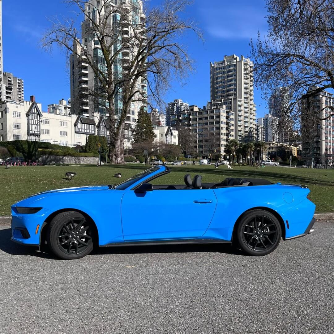 FORD MUSTANG CONVERTIBLE
